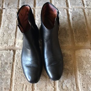 Louise et Cie fur booties